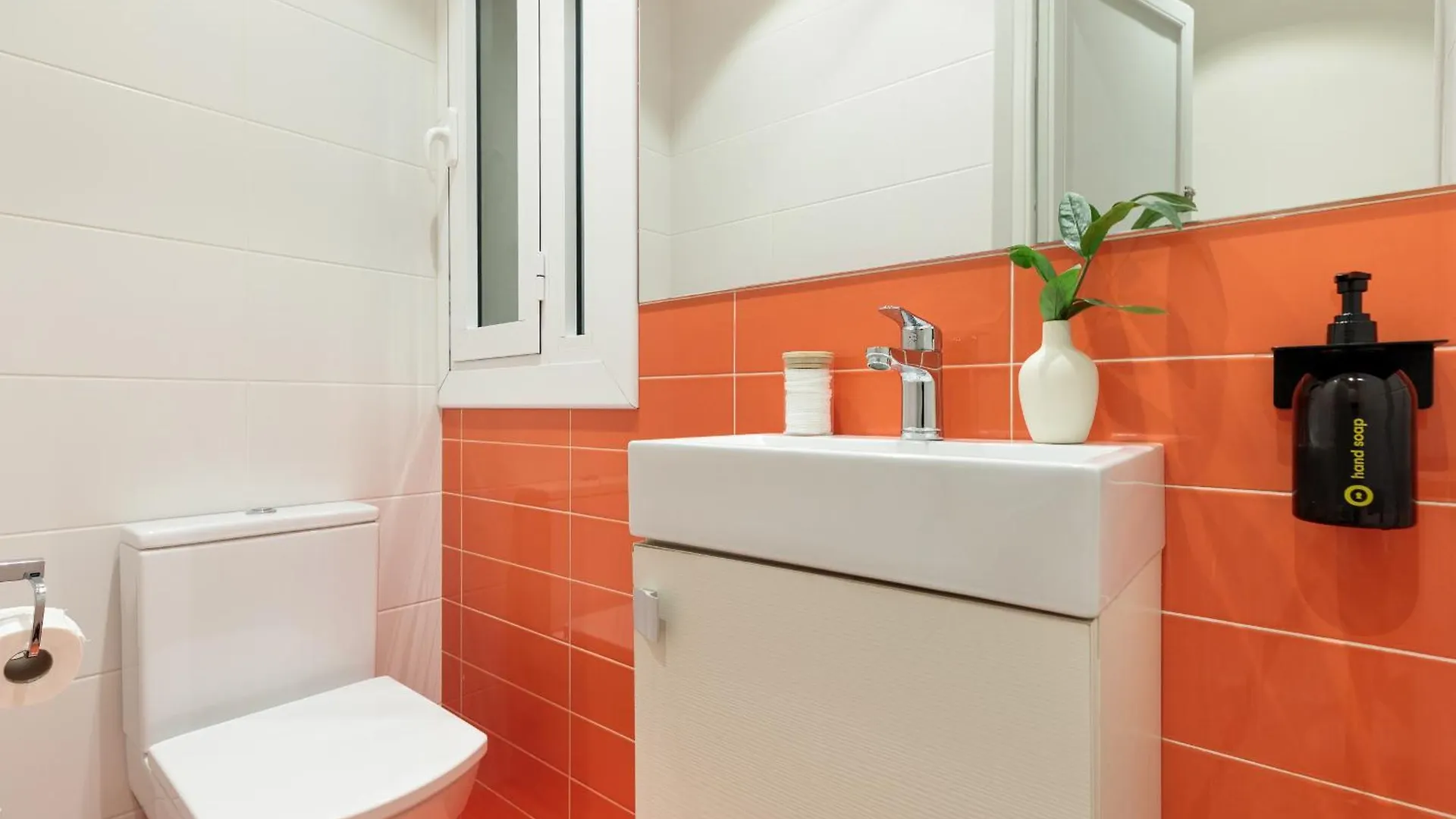 Ola Living Santa Anna Apartment Barcelona 0*,