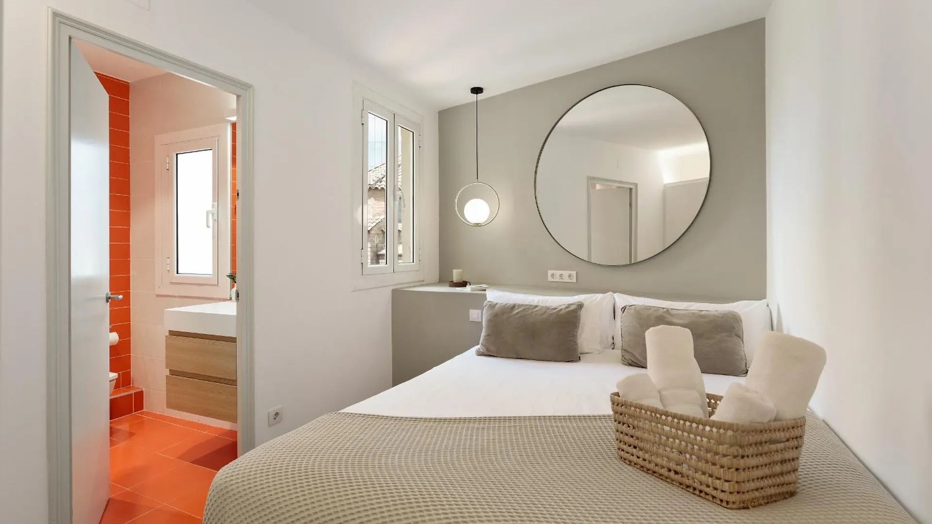 Ola Living Santa Anna Apartment Barcelona Spain